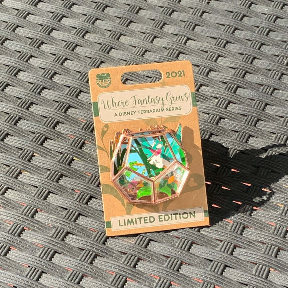 New!✨ Disney Parks Terrarium Series Limited Edition Pin🌿